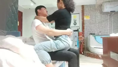 真实偷情超反差40岁教师骚妻 说自己传统还玩SM调教 全程非常带感